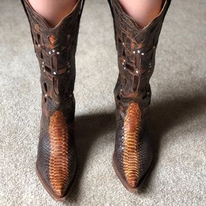 CORRAL PYTHON COWBOY BOOTS